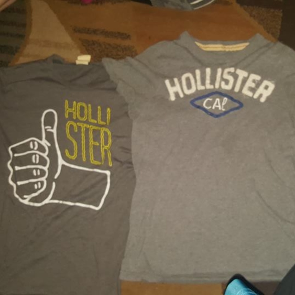 2 boys Hollister size small short sleeves